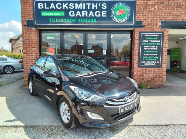 Hyundai i30 1.6 CRDi Blue Drive Active 5dr Hatchback Diesel Black